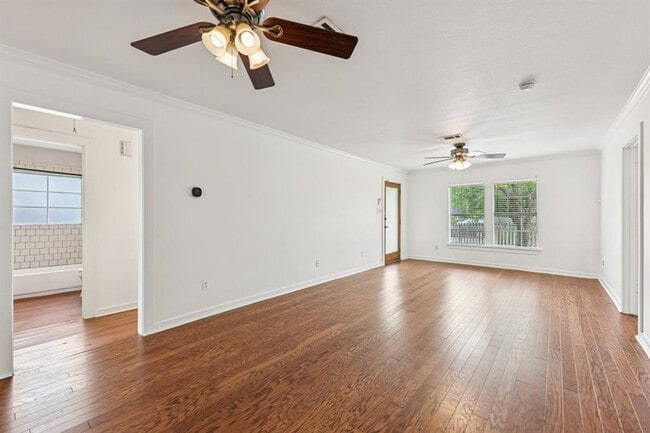 Building Photo - 903 Chote Ave