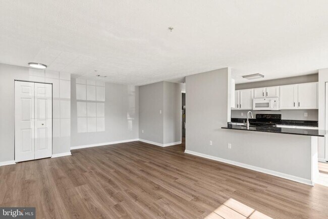 Building Photo - 699 Winding Stream Way