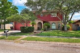 Building Photo - 4950 Elmhurst Ln