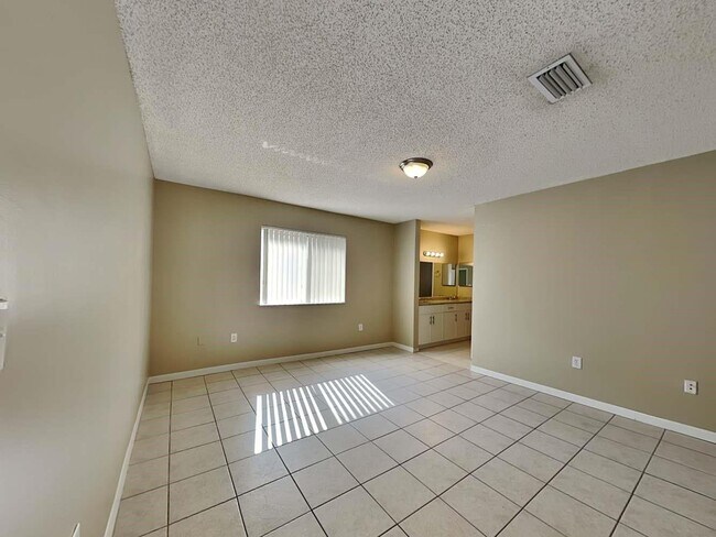 Building Photo - 3568 W 72nd St