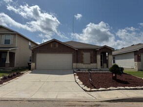 Building Photo - CUTE ONE STORY FEATURING WOOD STYLE VINYL ...