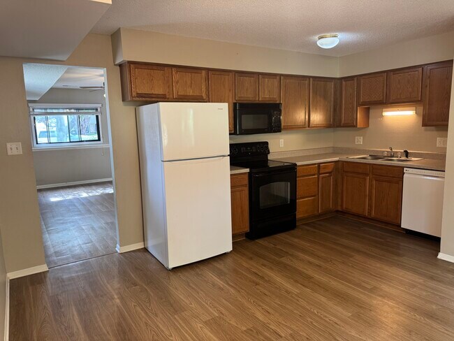 Kitchen - 4202 Enden Ln