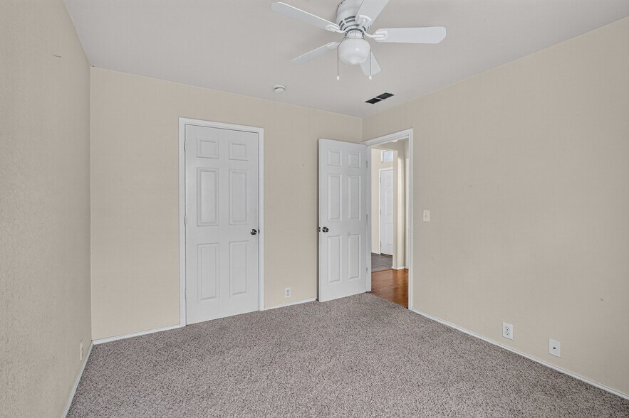 Building Photo - 1325 Periwinkle Dr