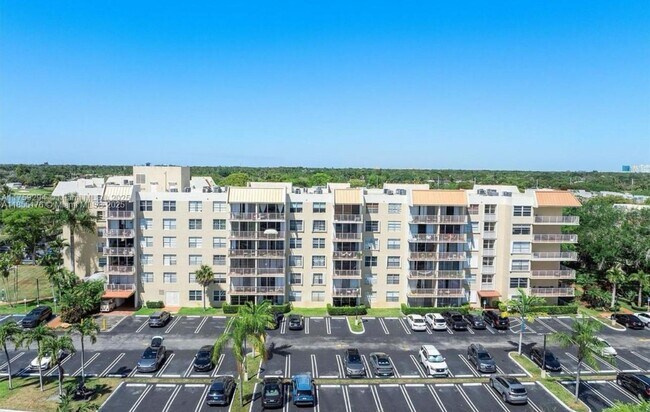 Building Photo - 13120 SW 92nd Ave