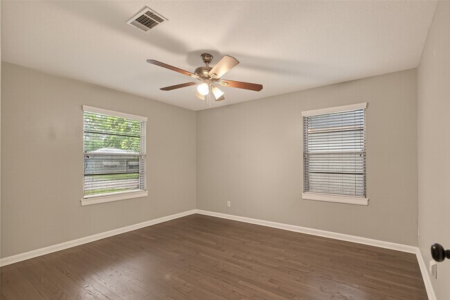 Building Photo - 514 Evonne St