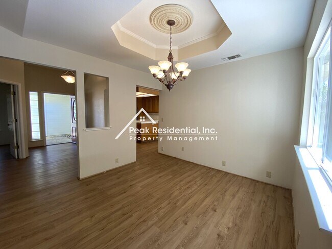 Building Photo - Spacious 3bd/2ba Auburn Home With Bonus Ro...