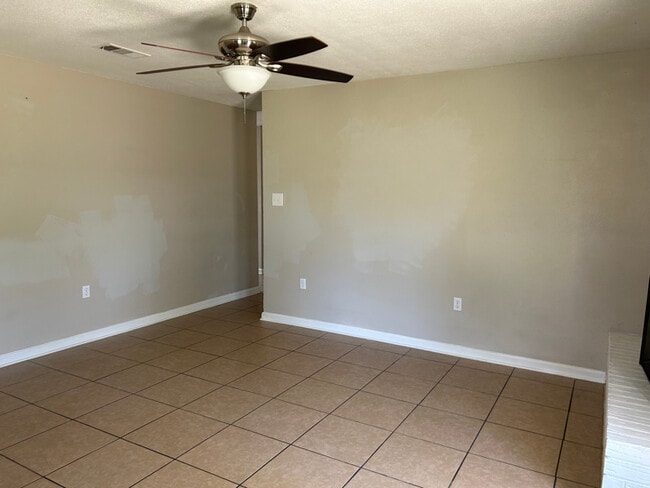 Building Photo - 1816 Pleasant Ln