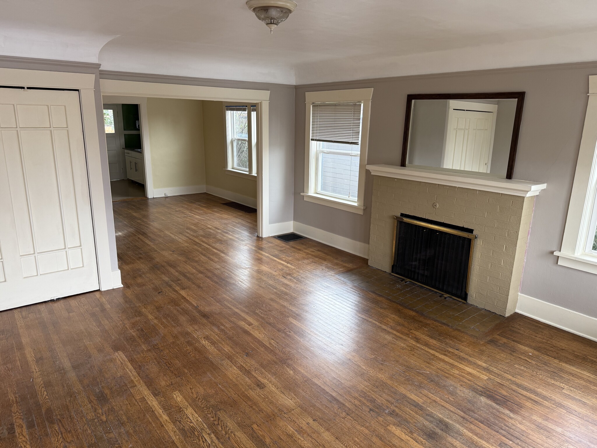 Living - 6624 NE Sandy Blvd