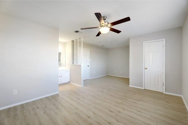 Building Photo - 1214 Doonesbury Dr