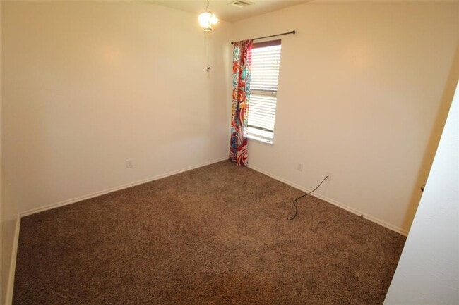 Building Photo - 2821 Edgemere Dr