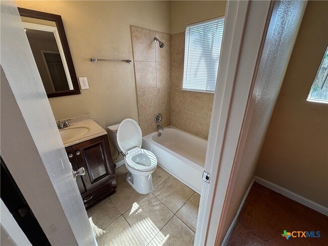 Building Photo - 915 S 15th St