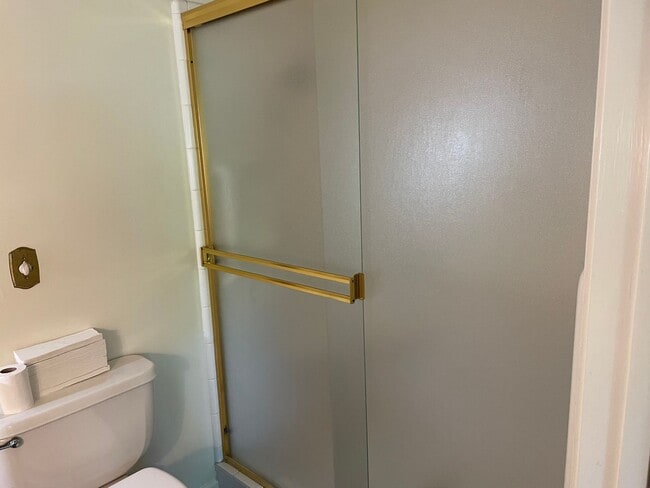 Building Photo - **RESERVE NOW FOR SUMMER 2026**  Spacious 6-Bedroom House Near Chico State