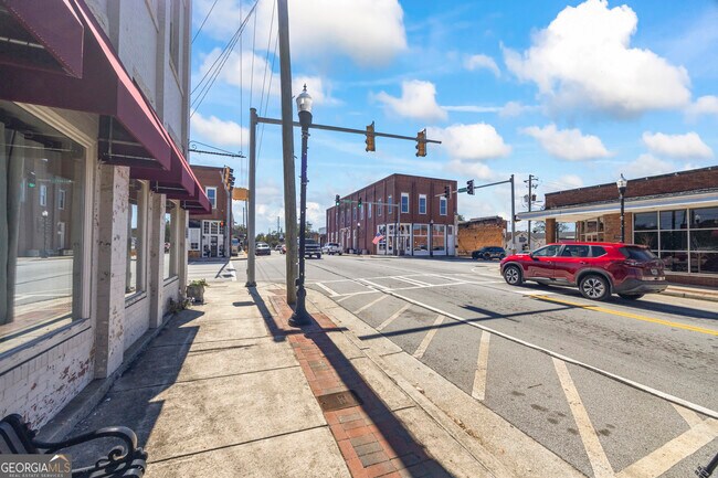 Building Photo - 958 Church St