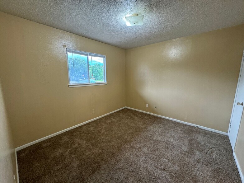 Building Photo - 302 Wolf St