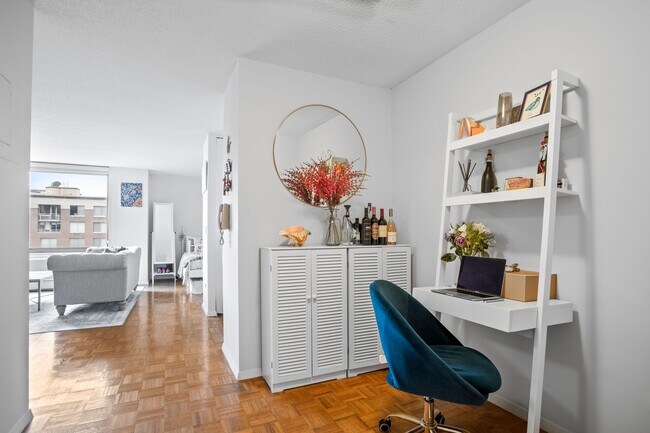 Building Photo - 2 S End Ave