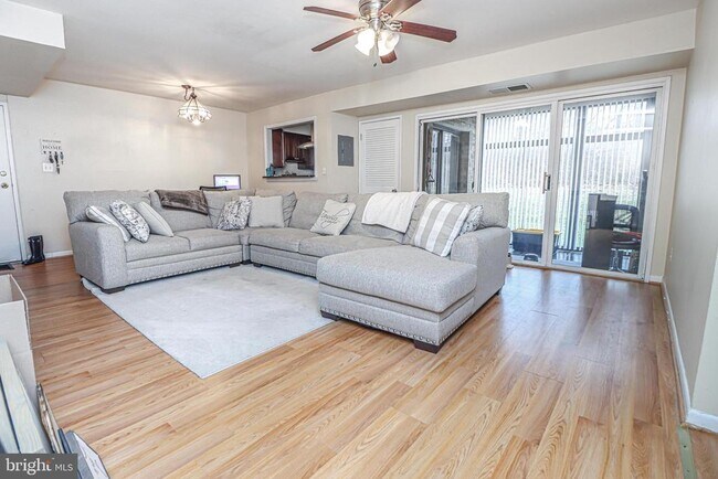 Building Photo - 5478 Cedar Ln