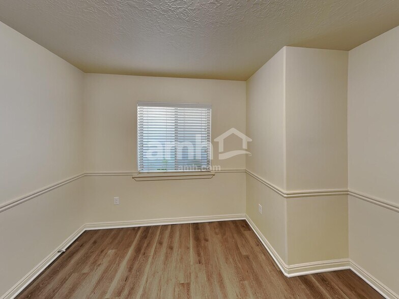 Building Photo - 4792 Addison Ave