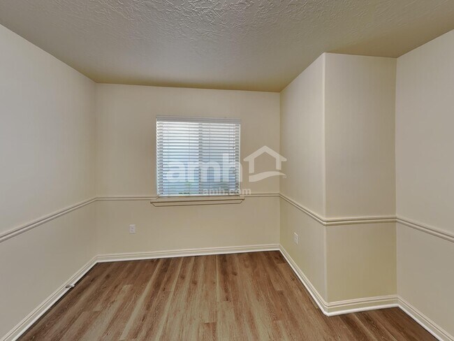 Building Photo - 4792 Addison Ave