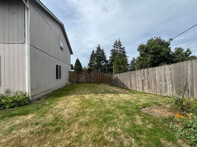 Building Photo - 610 11th Ave
