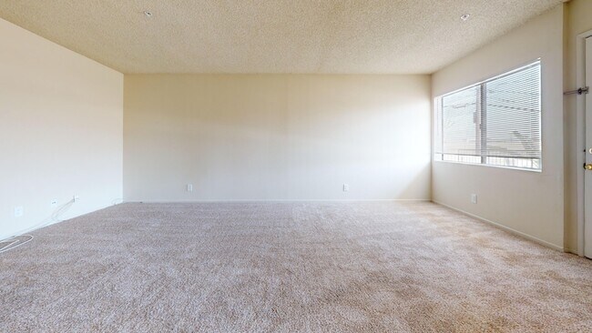 Building Photo - 11938 York Ave