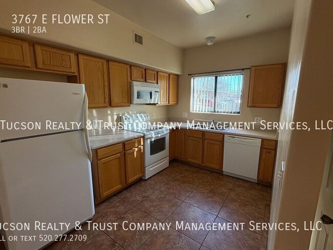 Building Photo - 3767 E Flower St