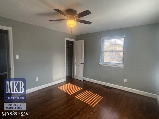 Building Photo - 6221 Shady Acres Dr