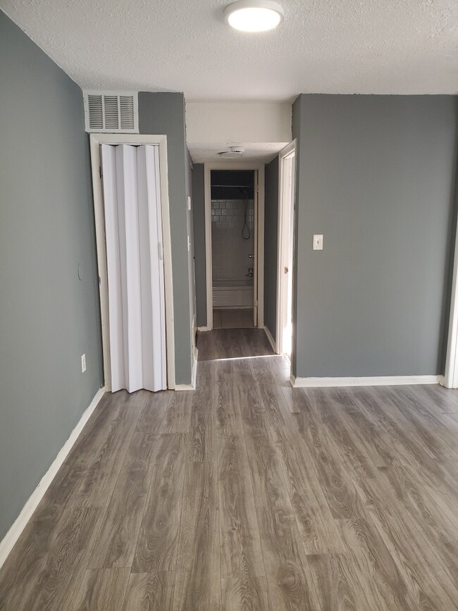 Dinning room/hallway - 3009 Southern Ave