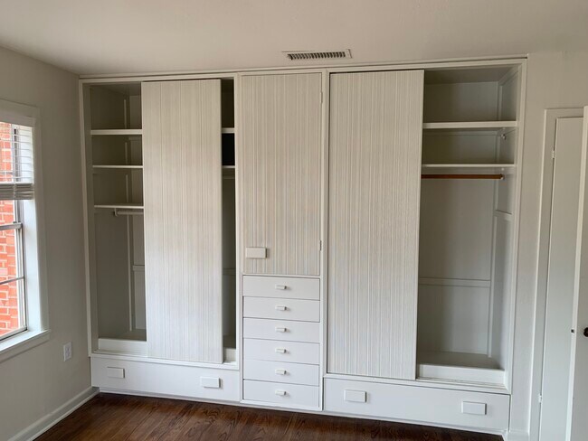 Building Photo - 1806 W Louisiana Ave