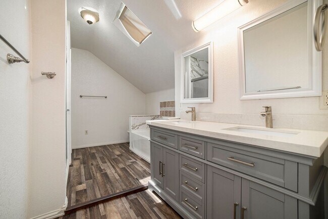 Building Photo - Nestled in the heart of Southlake, this beautifully maintained 4-bedroom, 3-bath single-family ho...