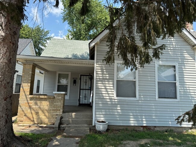 Building Photo - 802 Iowa St