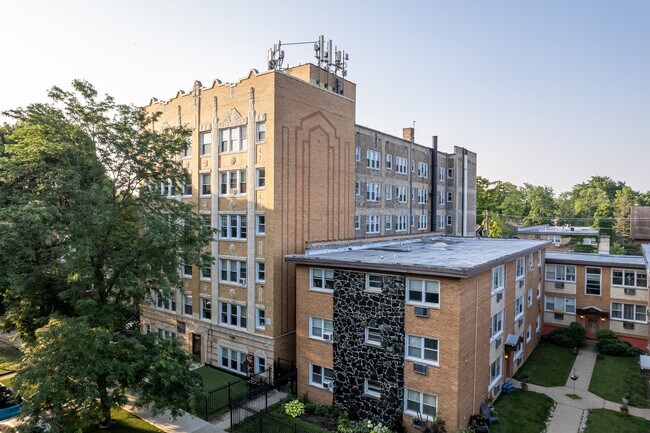 Primary Photo - 1521 W Sherwin Ave