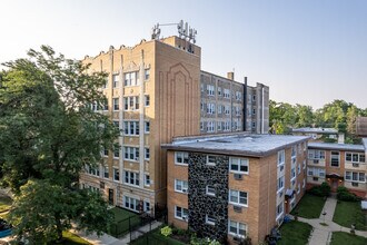 Building Photo - 1521 W Sherwin Ave