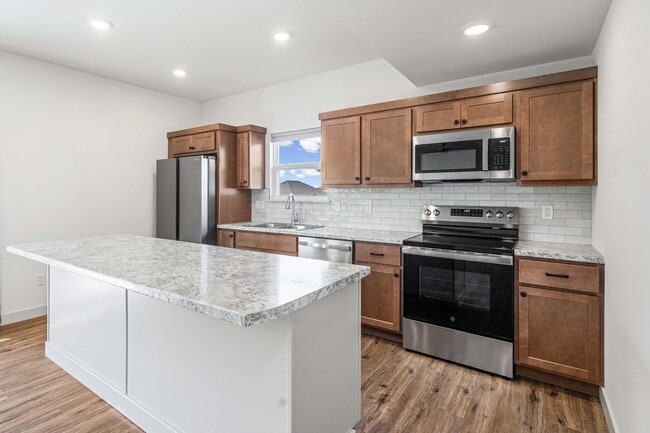 Building Photo - 3400 Naples Dr