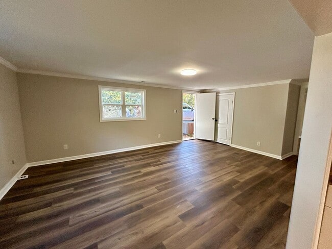 Building Photo - 5th- 308