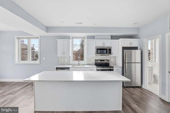 Building Photo - 2602 4th St NE