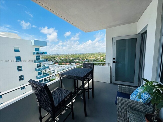 Building Photo - 9225 Collins Ave