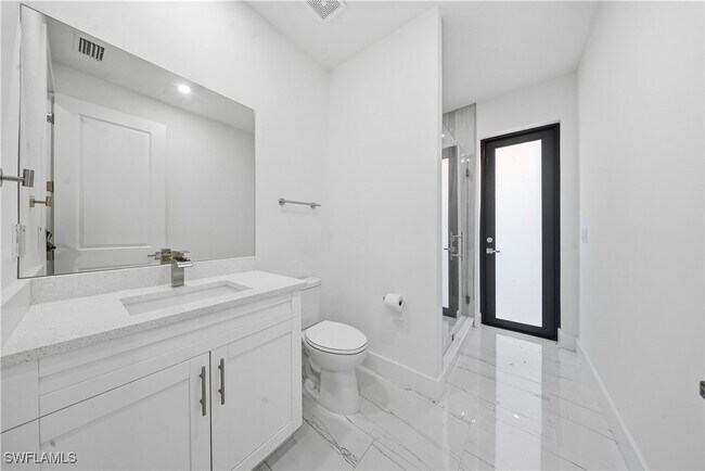 Building Photo - 1124 NE 35th Ln