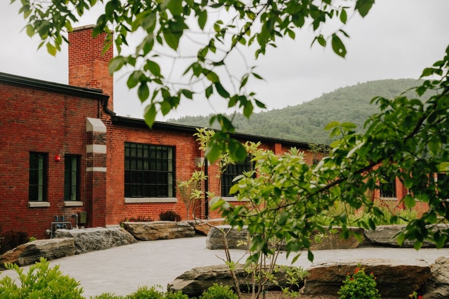 Interior Photo - 343 Main St