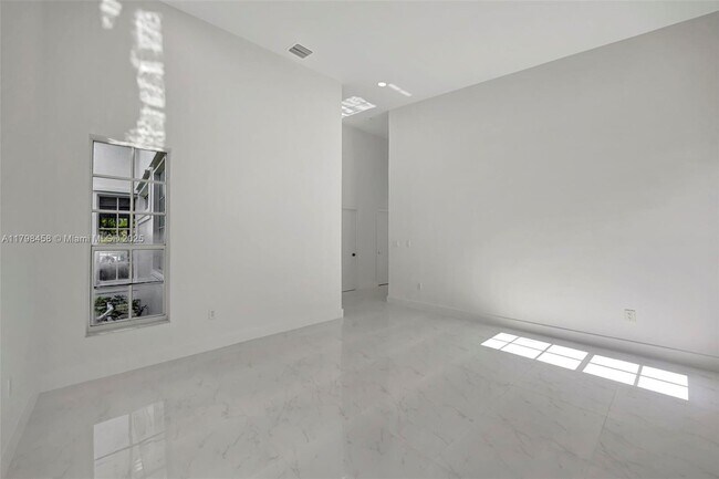 Building Photo - 6841 SW 71st Ave