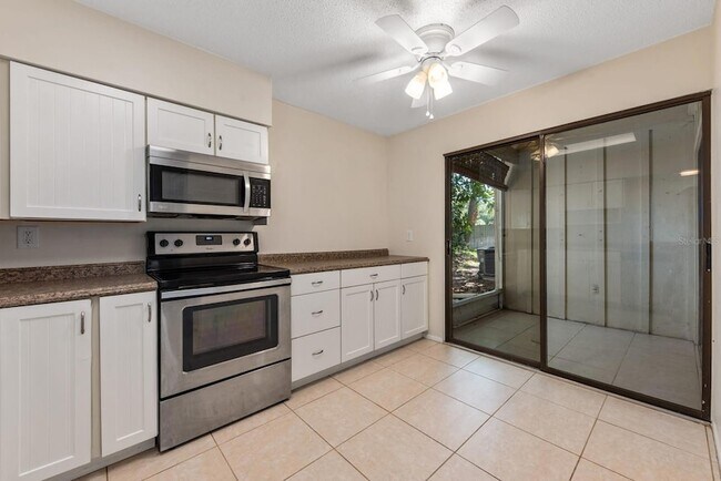 Building Photo - 2232 Bahia Vista St