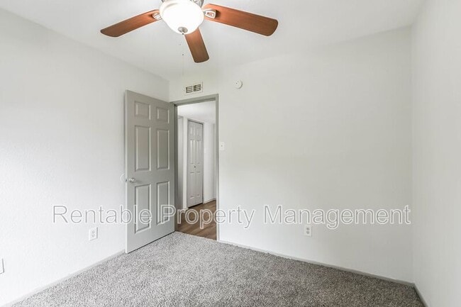 Building Photo - 14634 Dartwood Dr