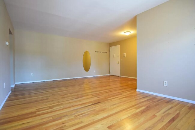 Building Photo - 167 Cromwell Ave