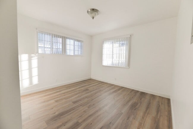 Building Photo - 810 Buena Vista