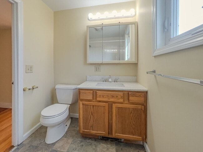 Building Photo - Spacious Renovated Colonial on The Lebanon Green