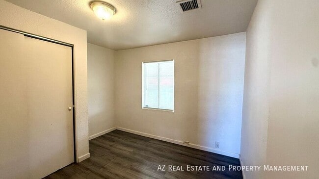 Building Photo - 5547 W Gardenia Ave