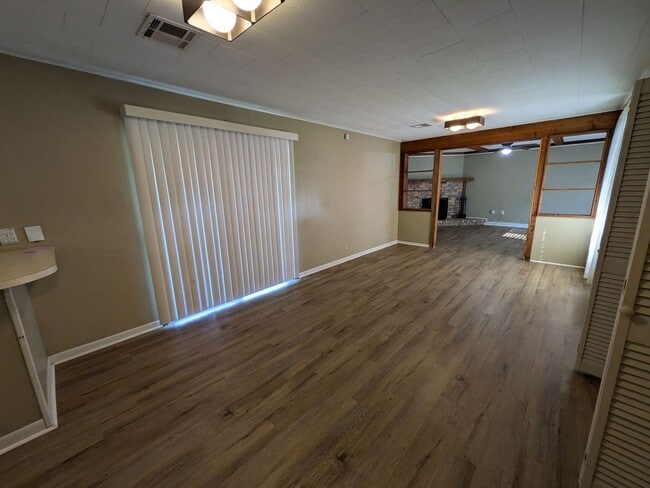 Building Photo - 660 Enfield Ln
