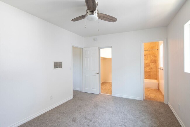 Building Photo - *OPEN HOUSE: 8/29 10AM-12PM* 1Br in Amazin...