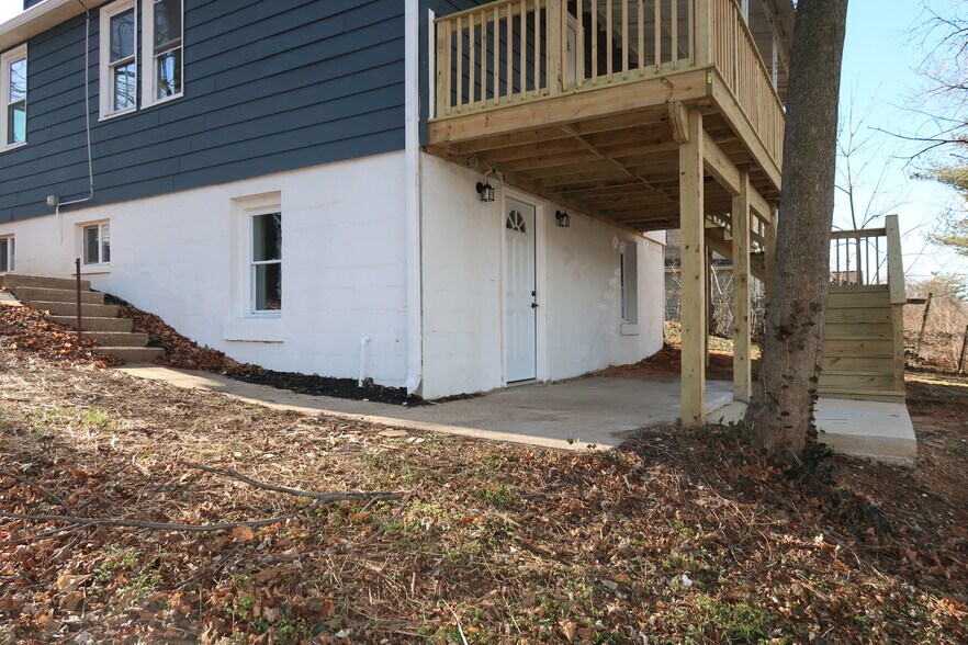 Building Photo - 212 Fourth Ave