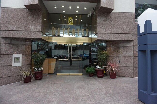 Building Photo - San Francisco furnished, High-floor studio...