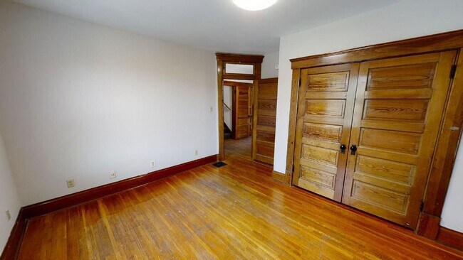 Building Photo - 297 E 16th Ave